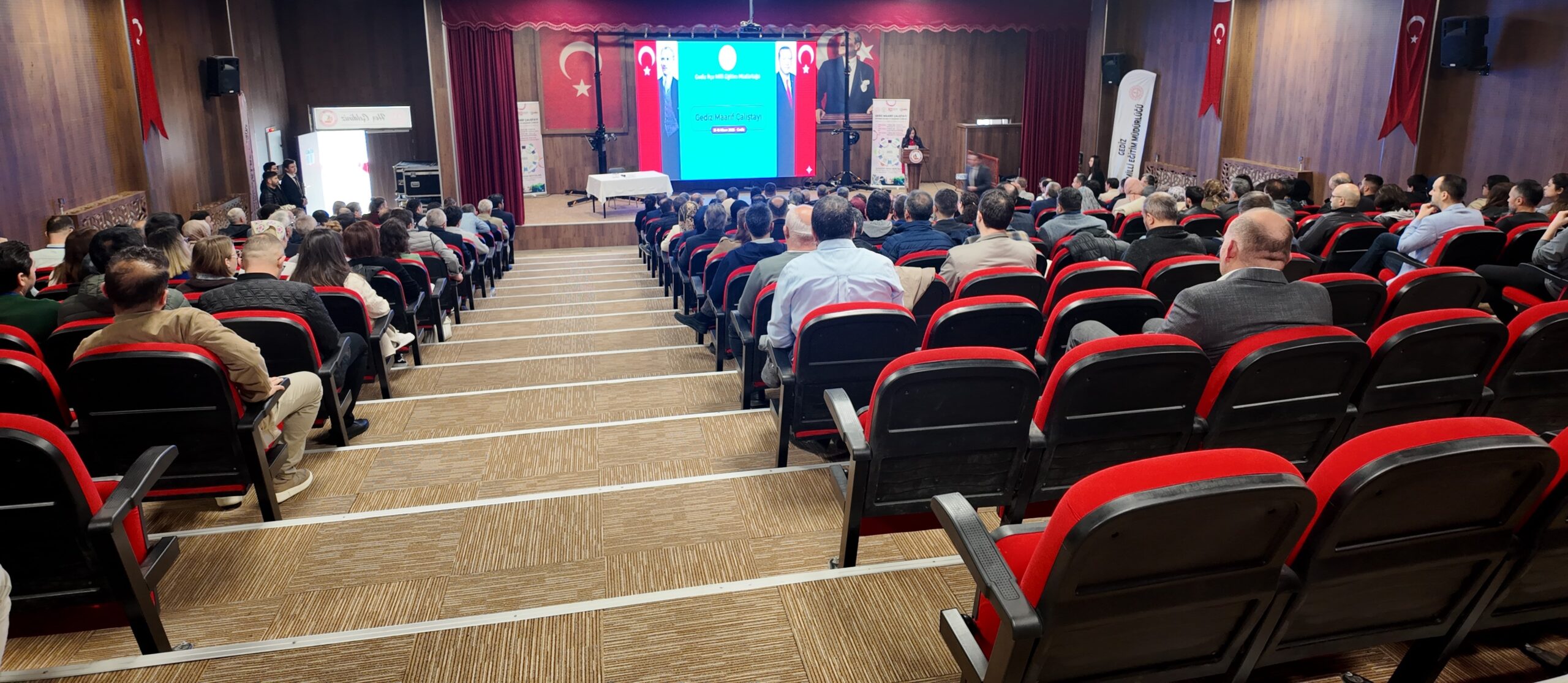 Gediz’de Eğitim İçin Akademik Zirve: “Maarif Çalıştayı” Kapılarını Açtı