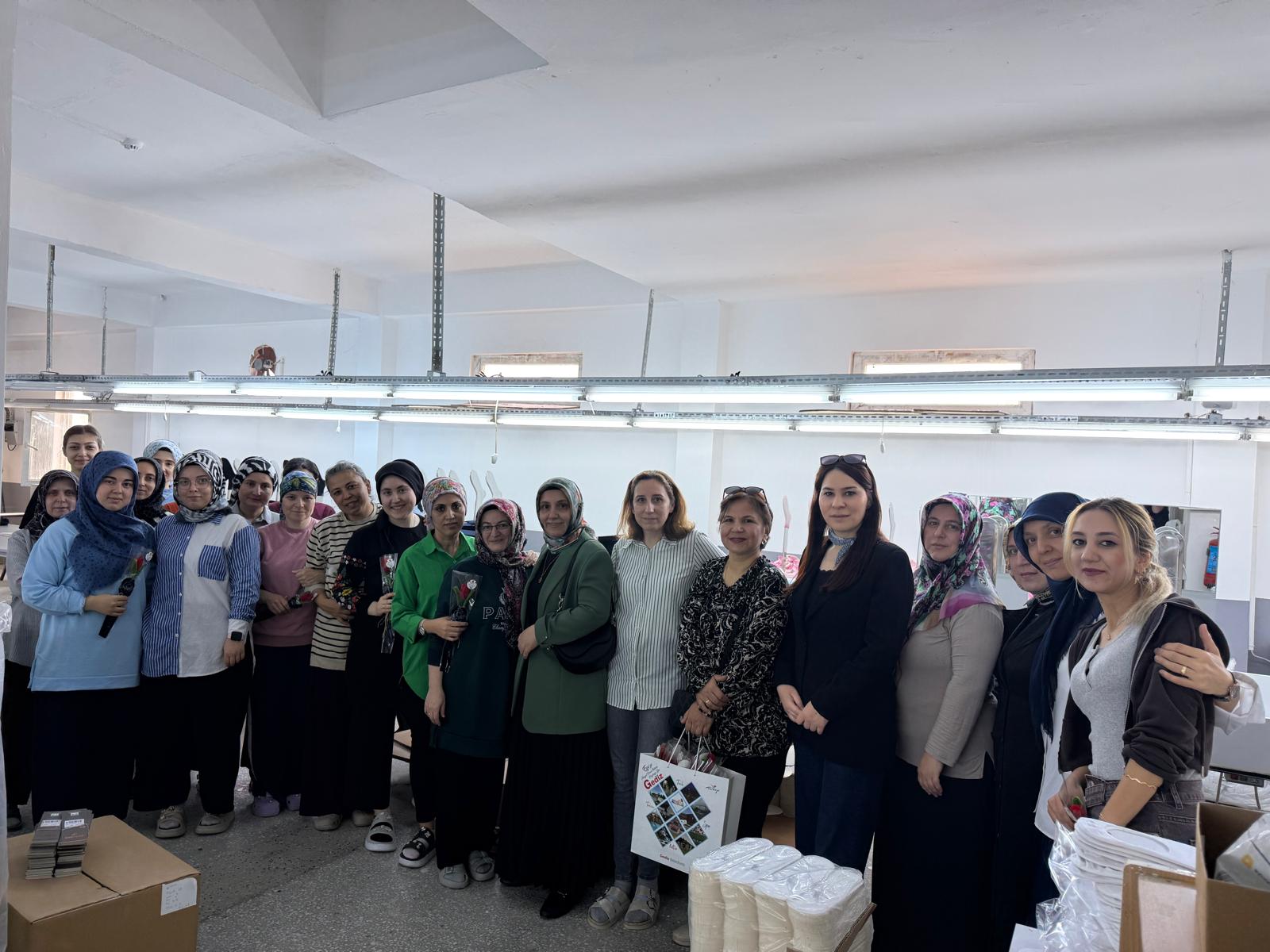Gediz’de Anneler Günü: Fabrikalardan Evlere Gönül Köprüleri Kuruldu