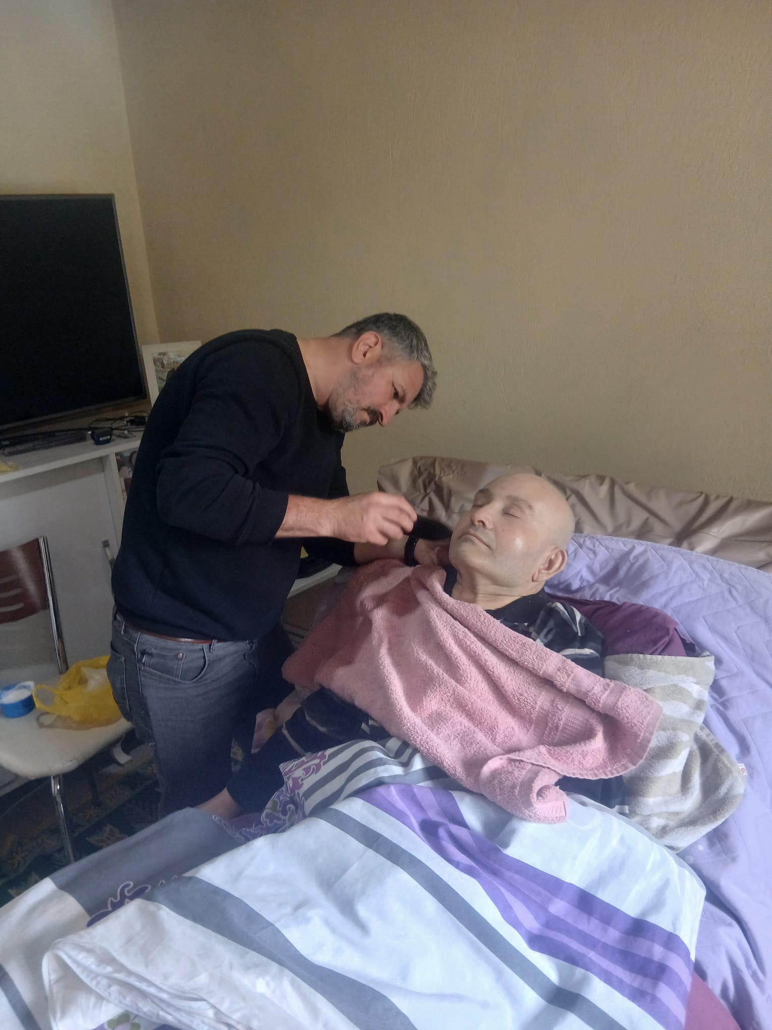 Gediz Belediyesi’nden Gönüllere Dokunan Hizmet: Evde Ücretsiz Kuaför Dönemi