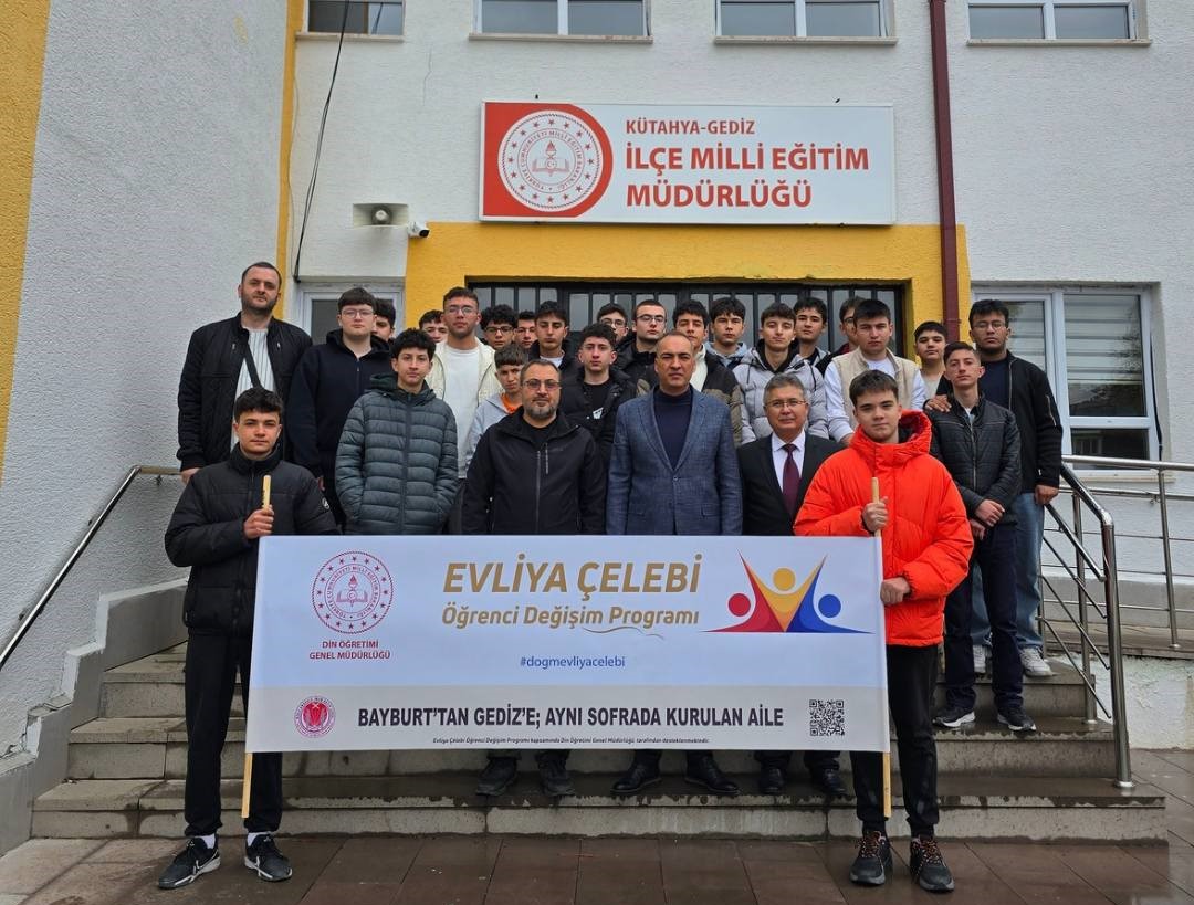 Gönül Köprüleri Gediz’de Kuruldu: Bayburt ve Gedizli Öğrenciler “Evliya Çelebi” İle Buluştu