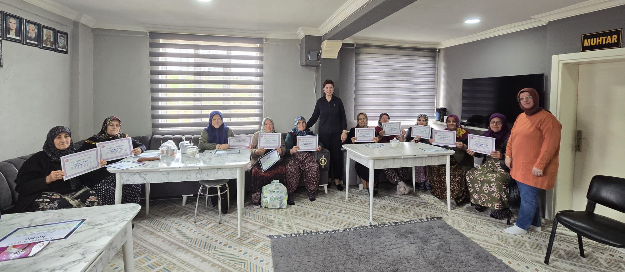 Gediz’in “Altın Kızları” Şampiyonluk Kupasını Havaya Kaldırdı: İl Birinciliği Gediz’in!