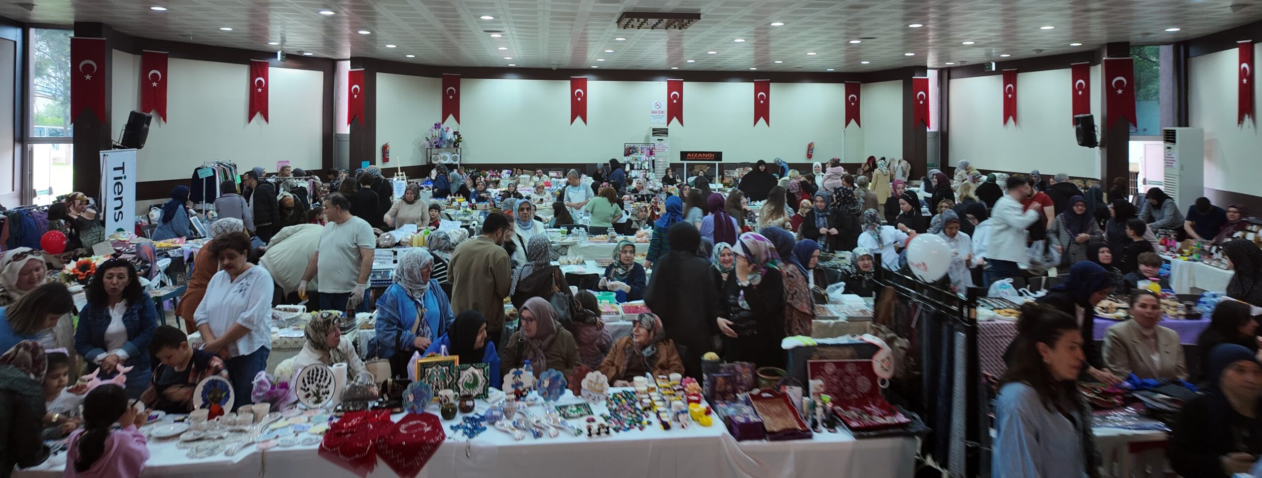 Gedizli Kadınların El Emeği Ekonomiye Dönüşüyor: Ticaret Odası’ndan Anlamlı Kermes