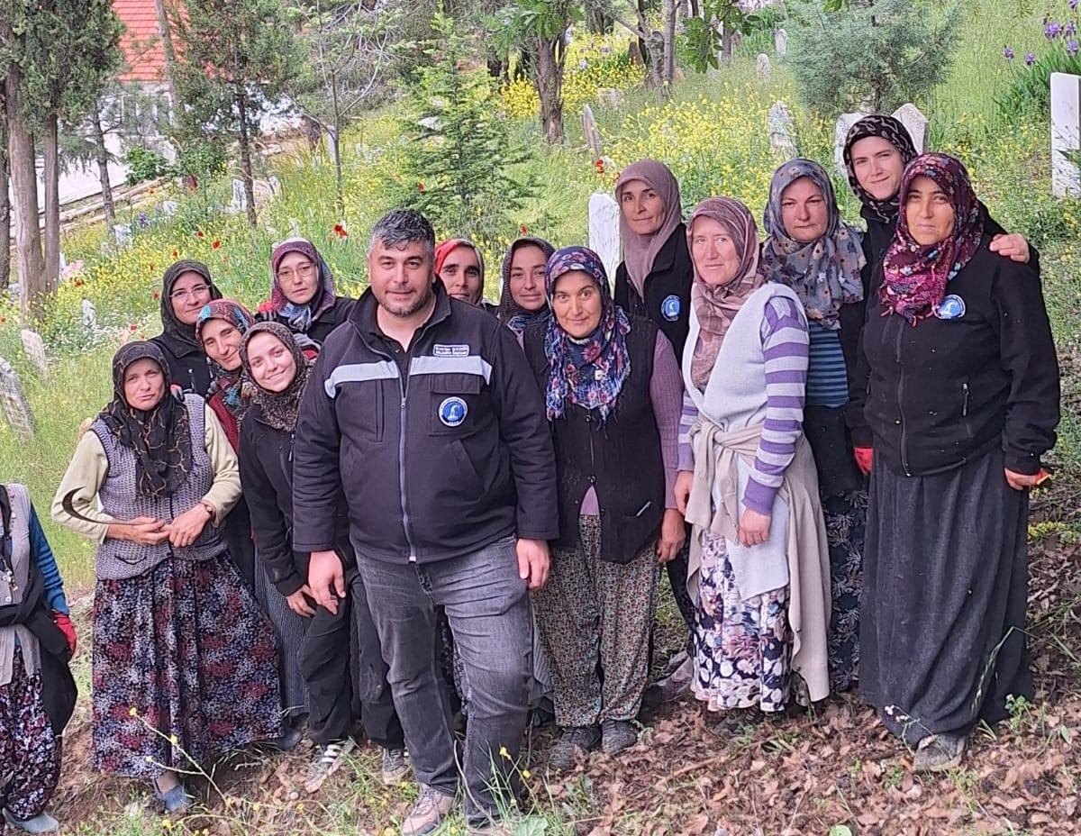 Gökler Beldesinde Bayram Öncesi Hummalı Mesai: Mezarlıklar Ziyarete Hazırlanıyor