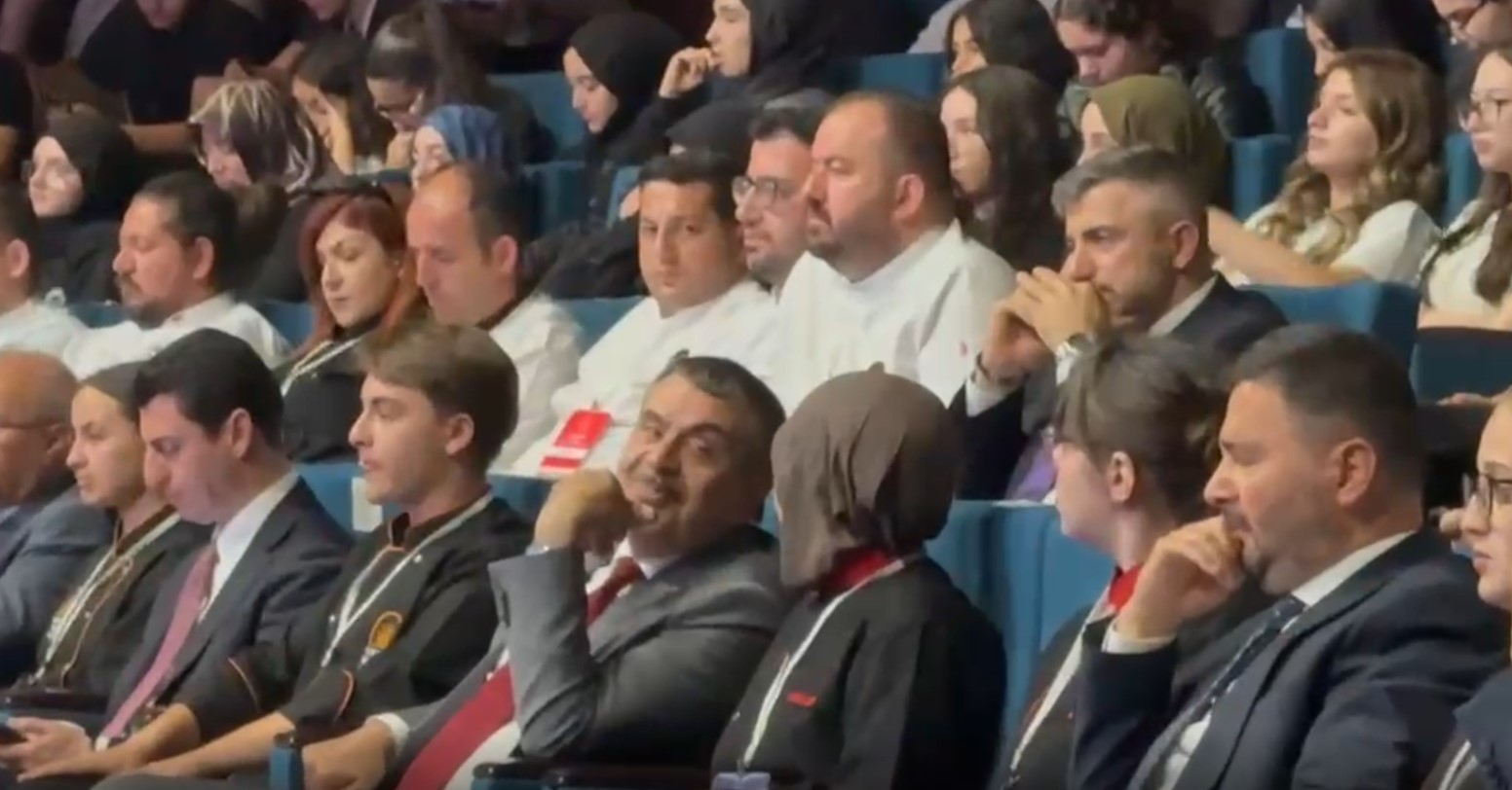 GEDİZLİ ÖĞRENCİ BAKAN YUSUF TEKİN’İ GEDİZ’E DAVET ETTİ
