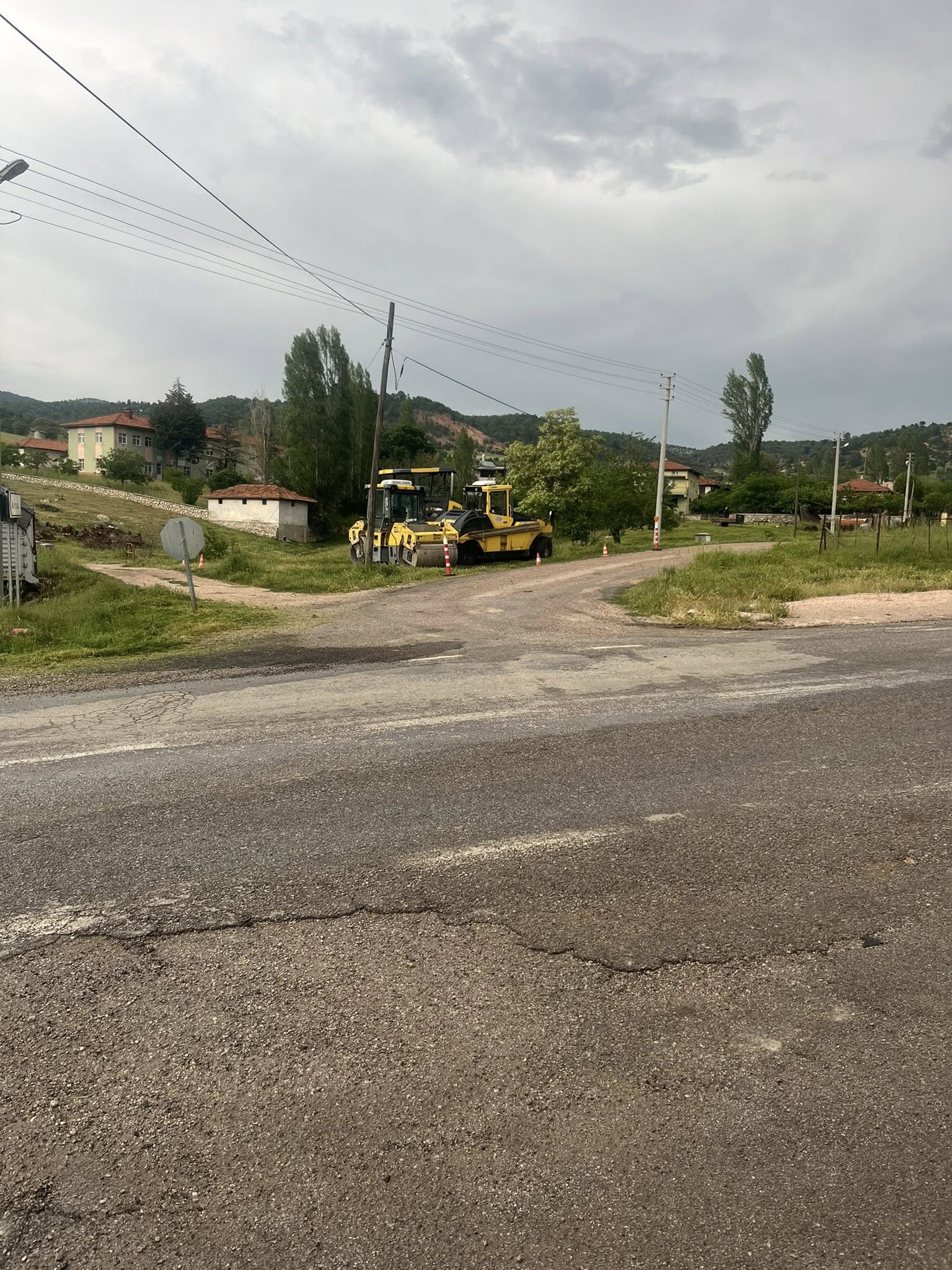 Gediz’de Yılların Yol Çilesi Bitti: İki Köy Arasında Sıcak Asfalt Sevinci!