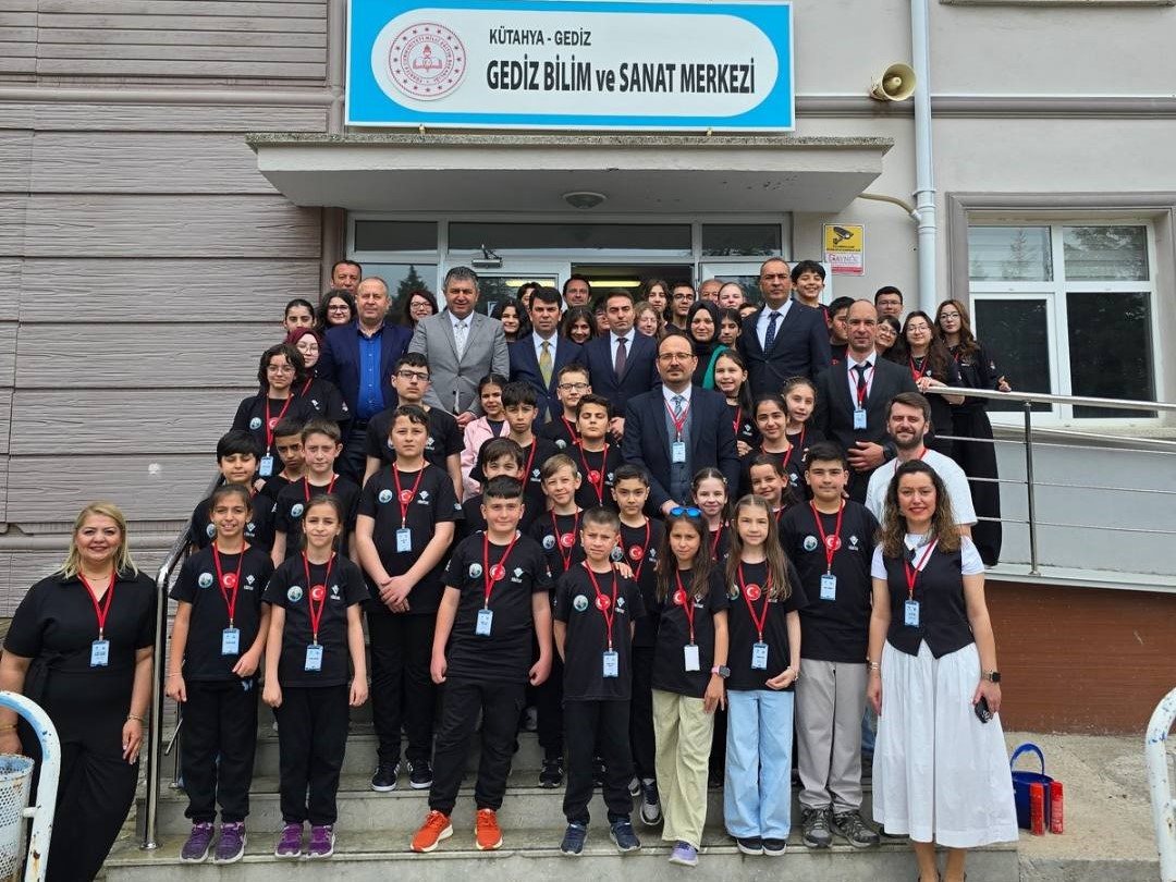 Gediz BİLSEM’de Bilim Rüzgârı: TÜBİTAK 4006 Bilim Fuarı Kapılarını Açtı