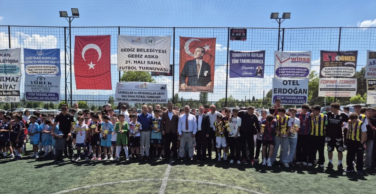 Gediz’de Okullar Arası Futbol Şöleni