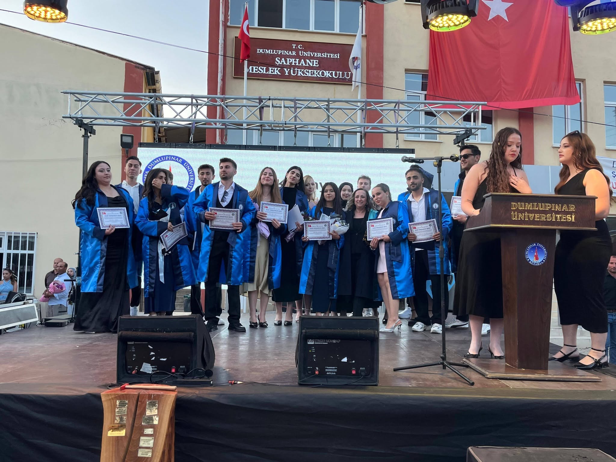 Şaphane MYO’da Muhteşem Mezuniyet Gecesi: Genç Çınarlar Geleceğe Uğurlandı!