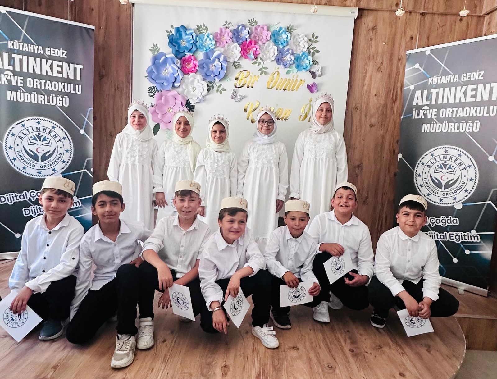 Gediz Altınkent Ortaokulunda Kur’an-ı Kerim’e Geçen Öğrenciler İçin Anlamlı Tören
