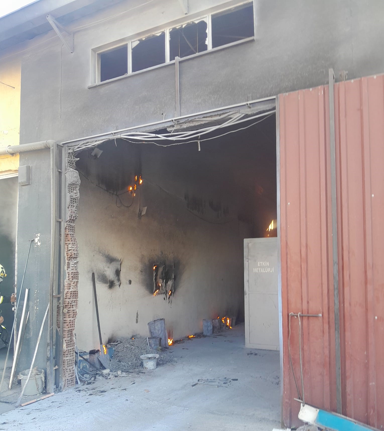 Gediz OSB’de Fabrikada Patlama: 1’i Ağır 3 İşçi Yaralandı