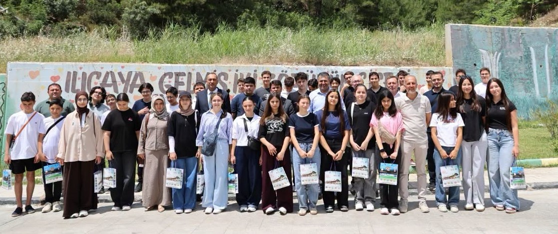 Gediz’in Gururu LGS Şampiyonları Ilıca’da Buluştu: Başarılı Öğrencilere Anlamlı Ödül