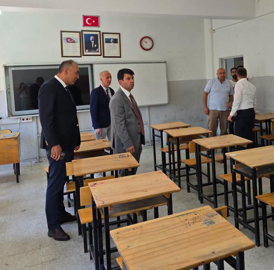 Gediz’de Eğitim Seferberliği: Yeni Dönem Öncesi Okullarda Bakım ve Onarım İncelemesi