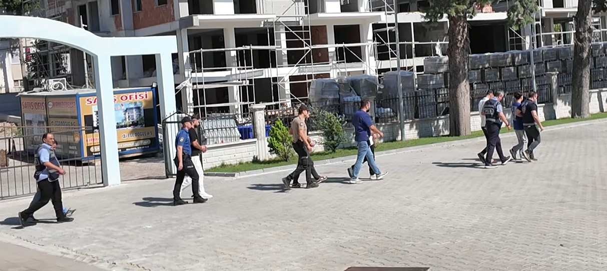 Gediz Merkezli Uyuşturucu Operasyonu: 12 Şüpheli Adliyeye Sevk Edildi