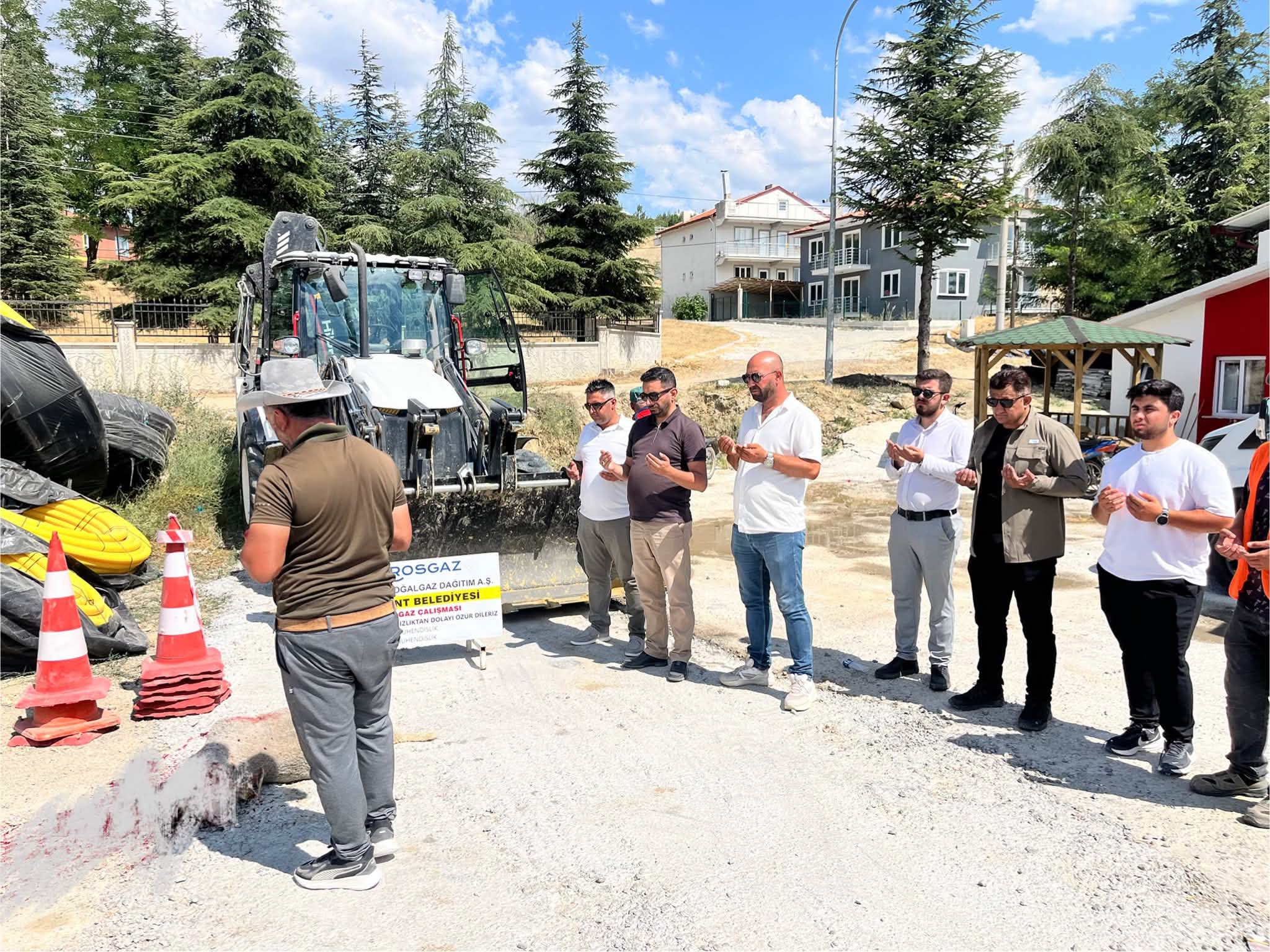 Yenikent’te Tarihi An: Doğal Gaz Altyapı Çalışmaları Dualarla Başladı