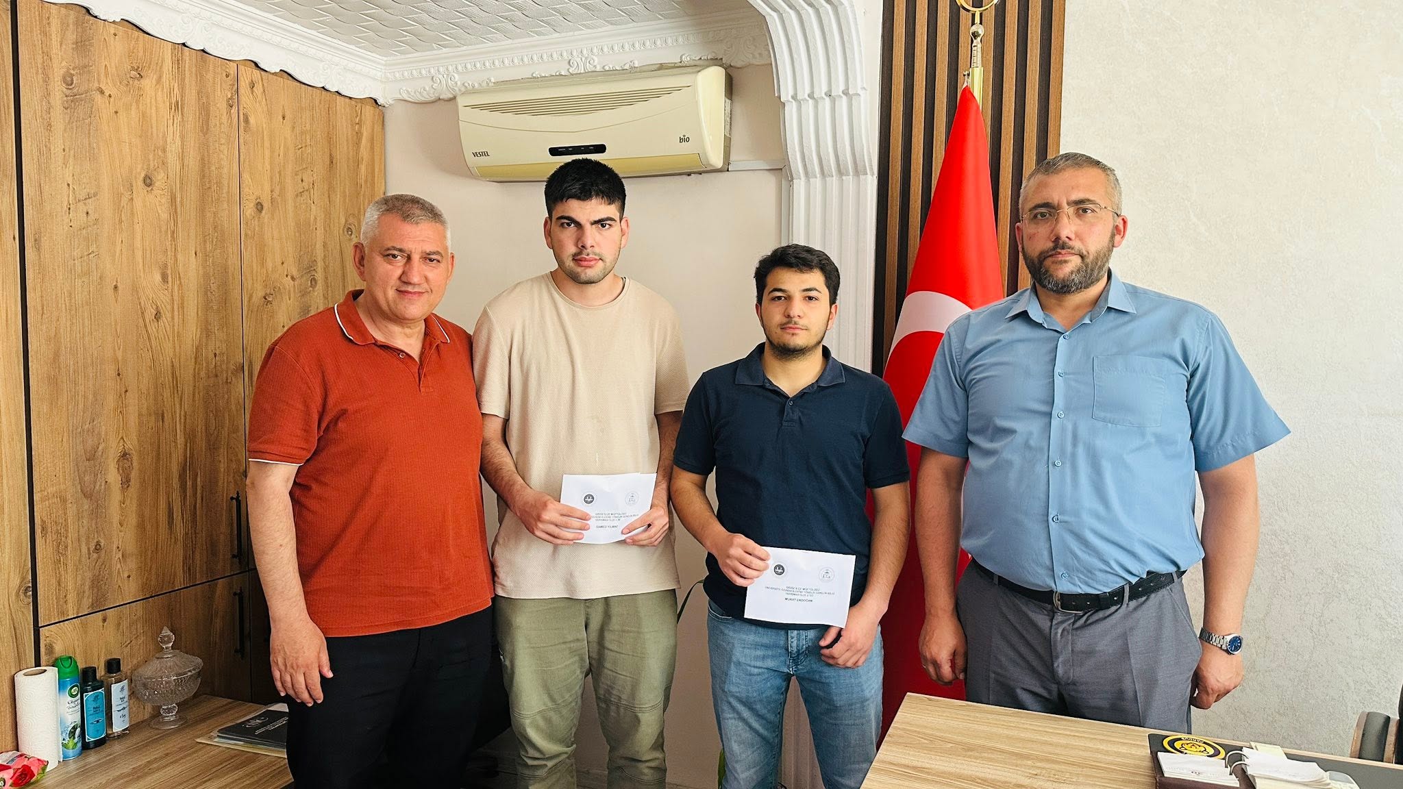 Gediz’de Gençler İnançla Yarıştı: Umre Ödüllü Bilgi Yarışması’nın Şampiyonları Belli Oldu!