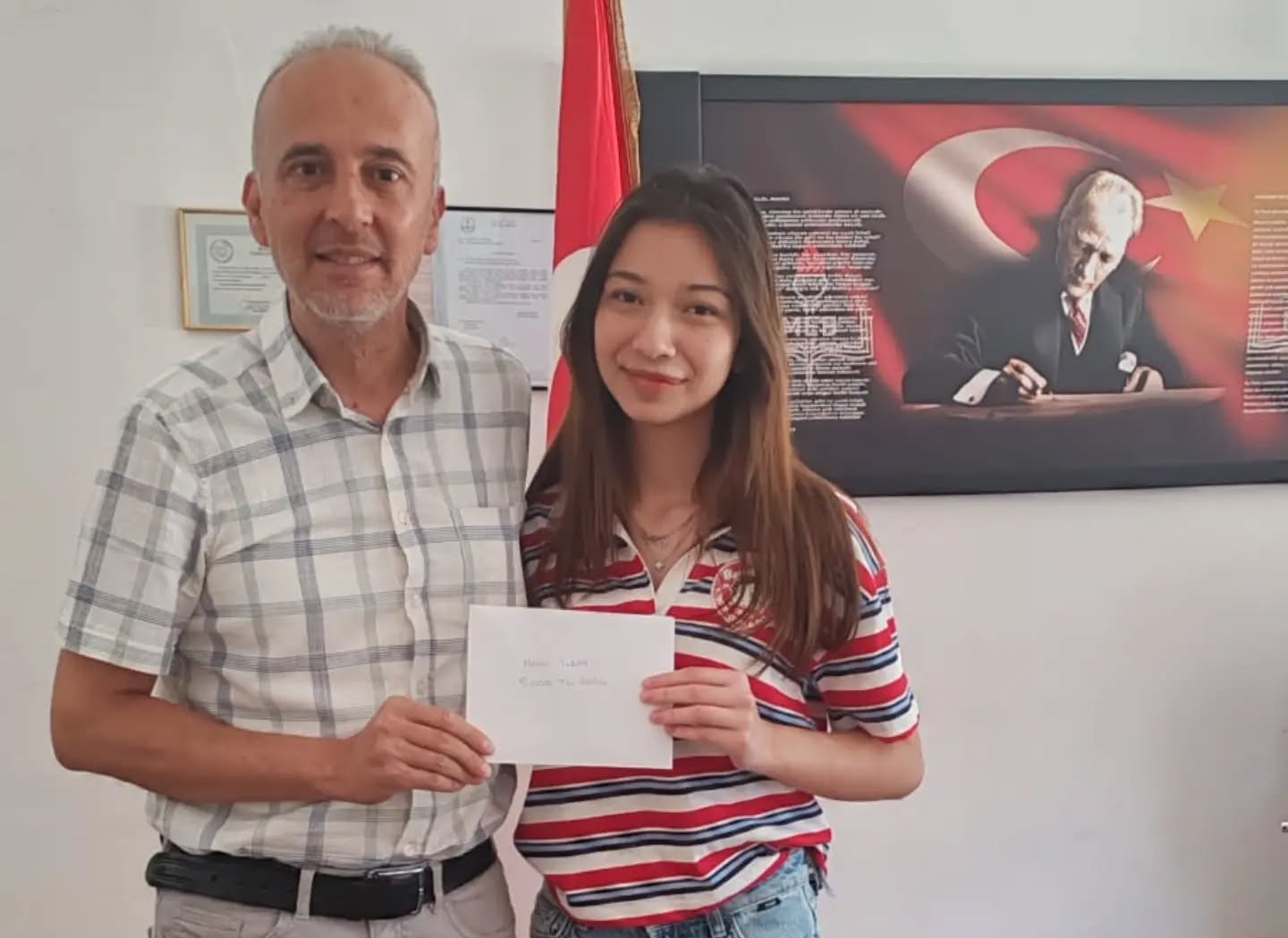 Gediz Atatürk Ortaokulu’ndan LGS’de Tarihi Başarı: İlçe Birincisi ve İkincisi Aynı Okuldan Çıktı!