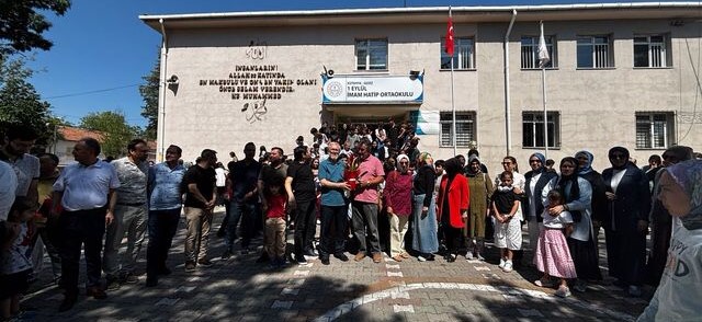 34 Yıllık Çınar Gözyaşlarıyla Emekli Oldu!