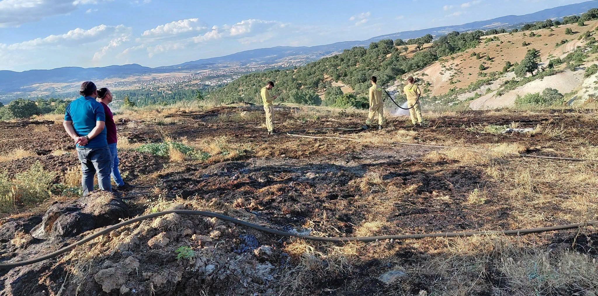 Gediz’de Orman Kulesinin Dikkati Facia Önledi: Yangın Ekili Arazilere Ulaşmadan Söndürüldü