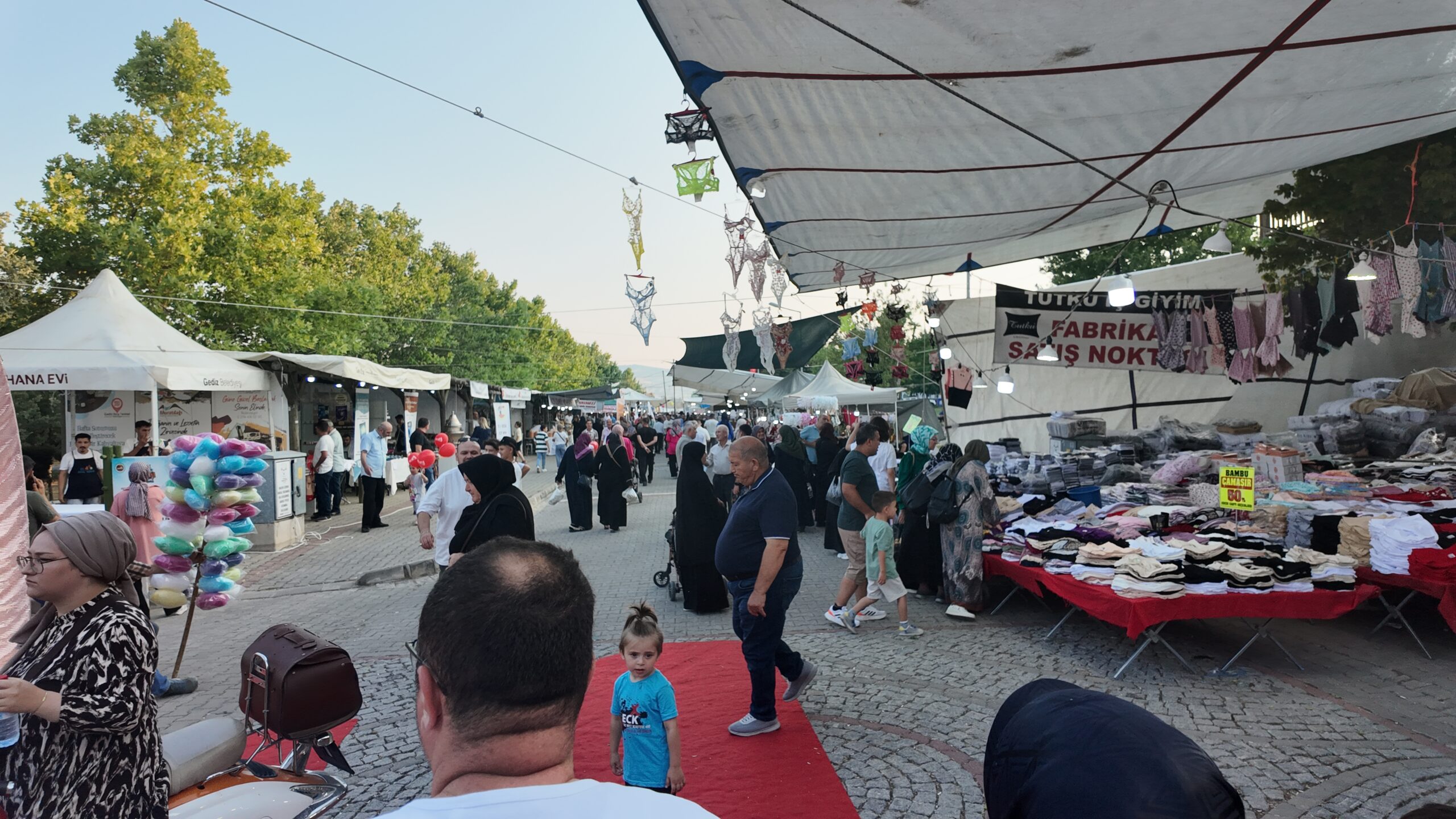 Gediz Tarhana Festivali’nde Büyük Ticari Hareketlilik: 460 Esnaf Yerini Aldı!