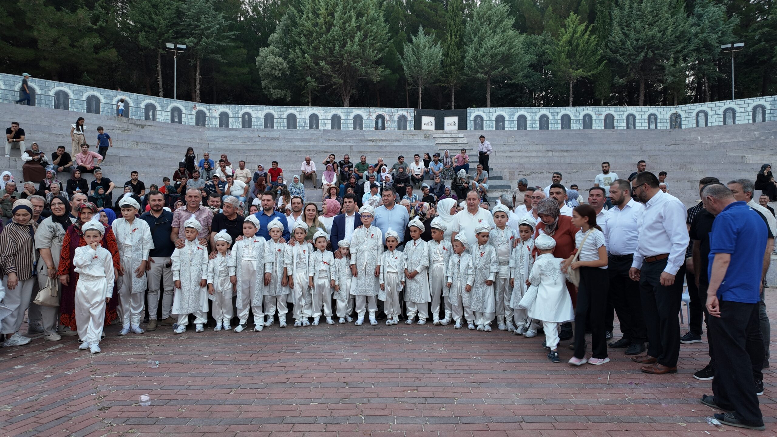 Gediz’de Sosyal Dayanışma Rüzgârı: 22. Tarhana Festivali Kapsamında Toplu Sünnet Şöleni İçin Kayıtlar Başladı!