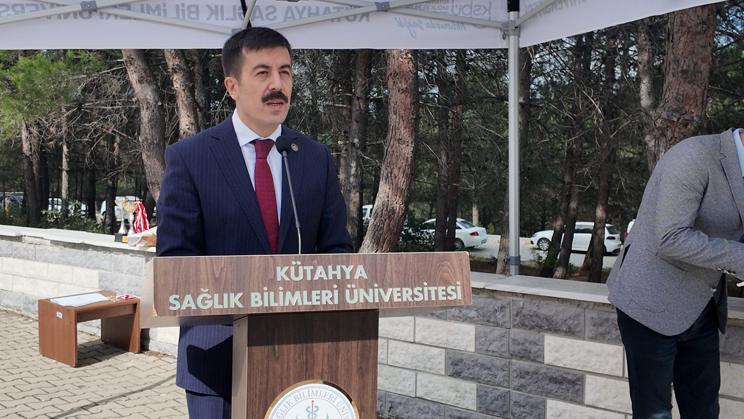 Rektör Prof. Dr. Ahmet Tekin’den Yeni Mezun Sağlıkçılara Hayat Dersi: “Karşınızdaki İnsanla Konuşun ve Kendinizi Güncelleyin”
