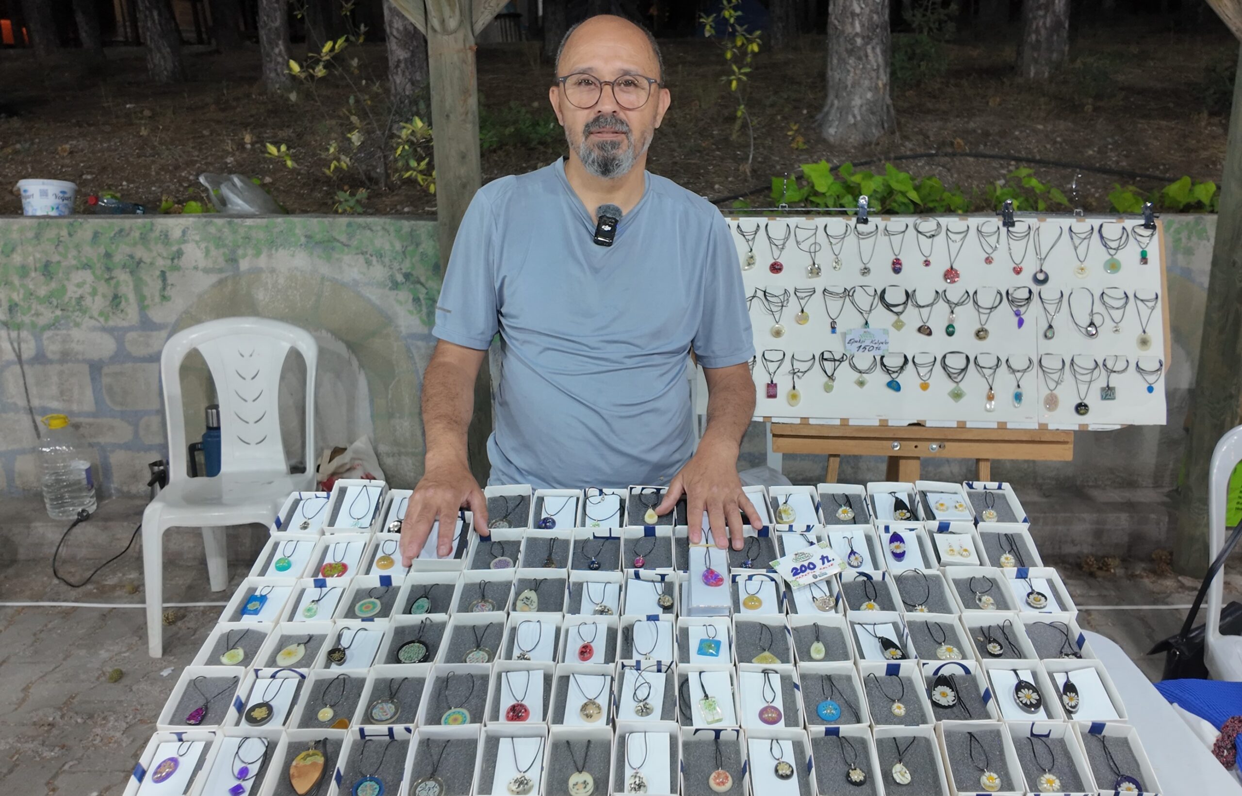 GEDİZ TARHANA FESTİVALİ’NDE SANAT SOKAĞI RÜZGÂRI: TAKI TASARIMCILARI STANTLARIYLA GÖZ DOLDURDU