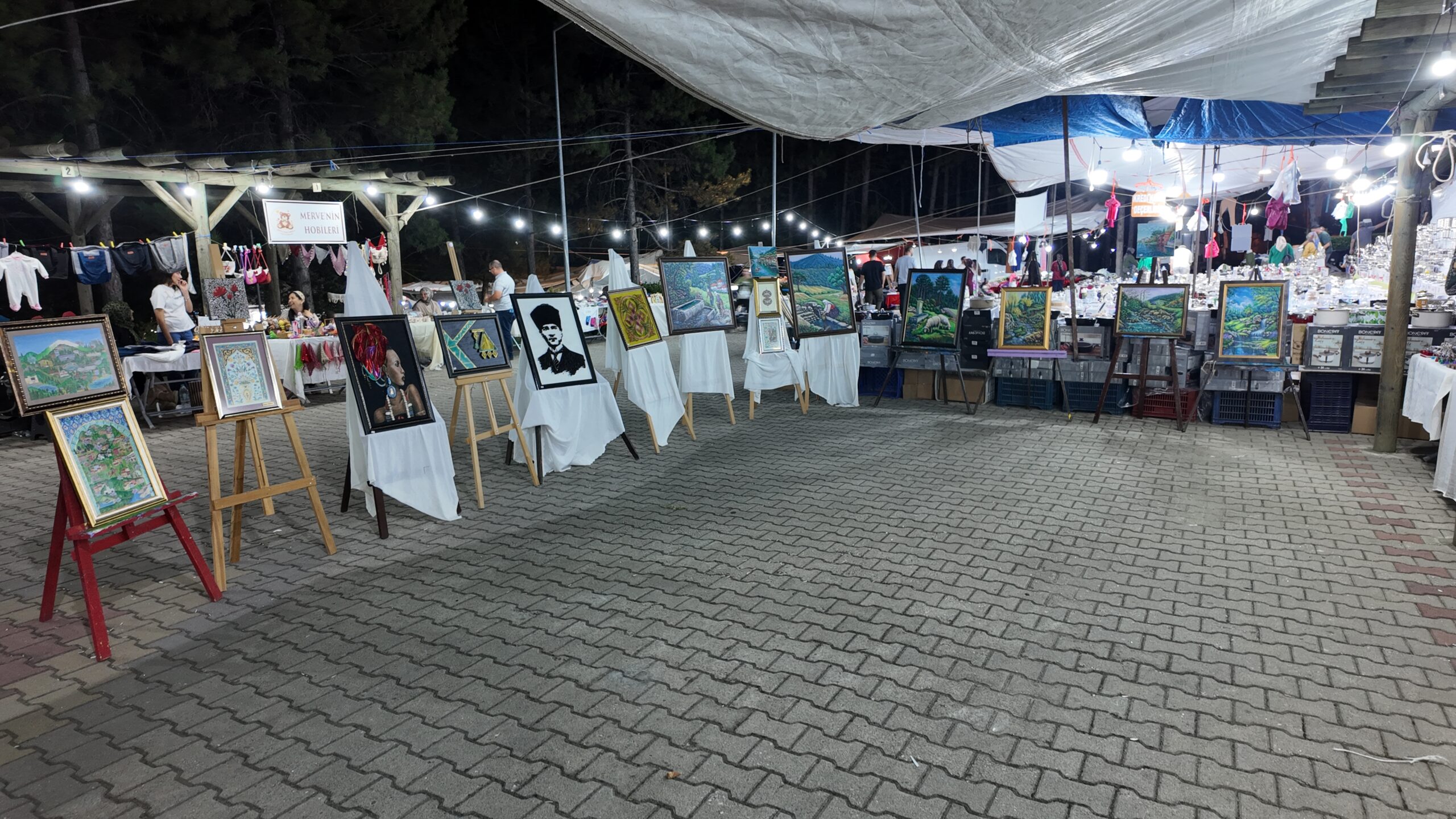 GEDİZ TARHANA FESTİVALİNDE SANAT RÜZGÂRI: USTA RESSAMLAR İLK KEZ AĞIRLANIYOR