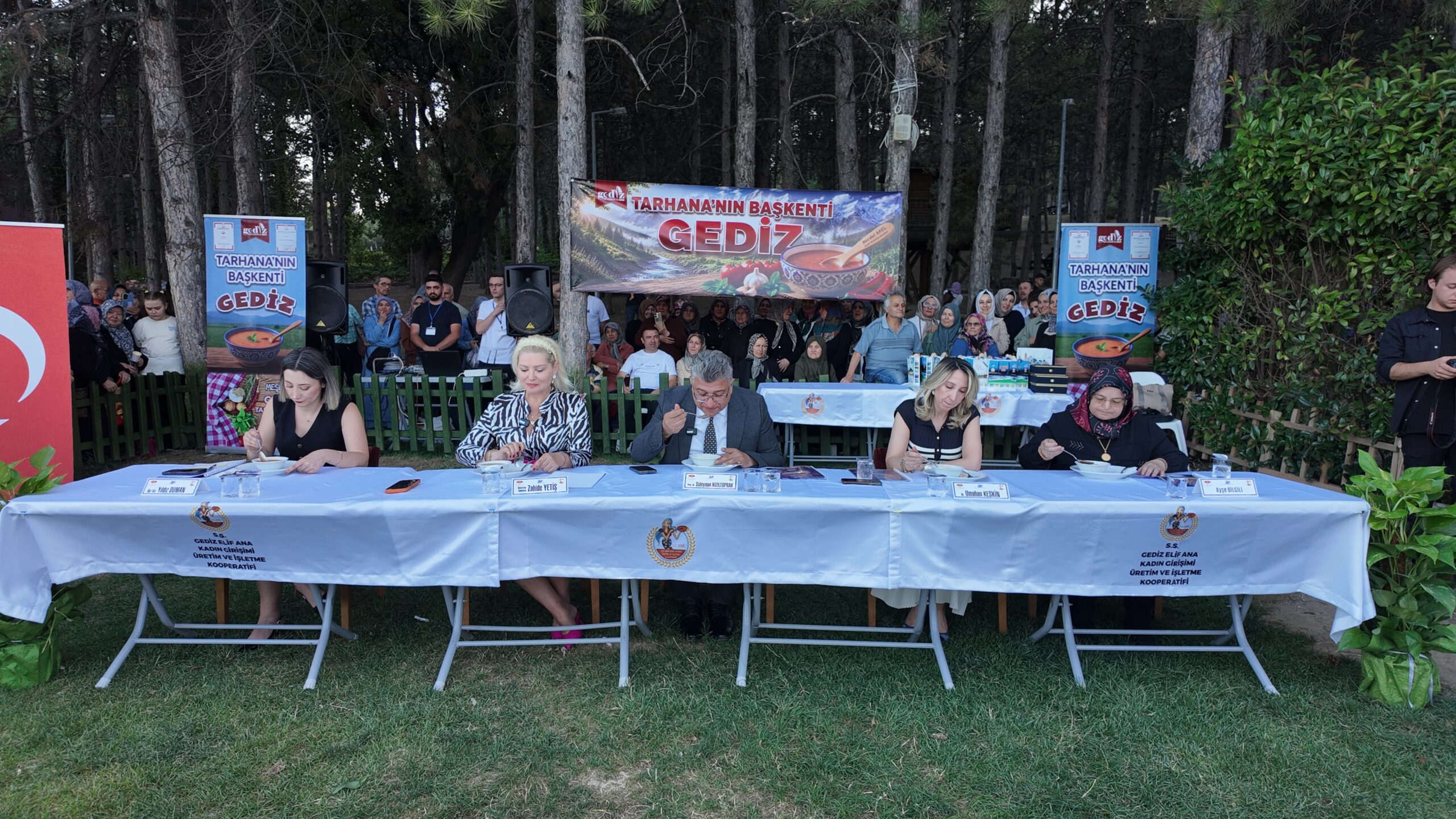Festivalin Kalbinde Büyük Heyecan: Gediz Tarhana Pişirme Yarışması’nda Şampiyon Hatice Yüksel Oldu!
