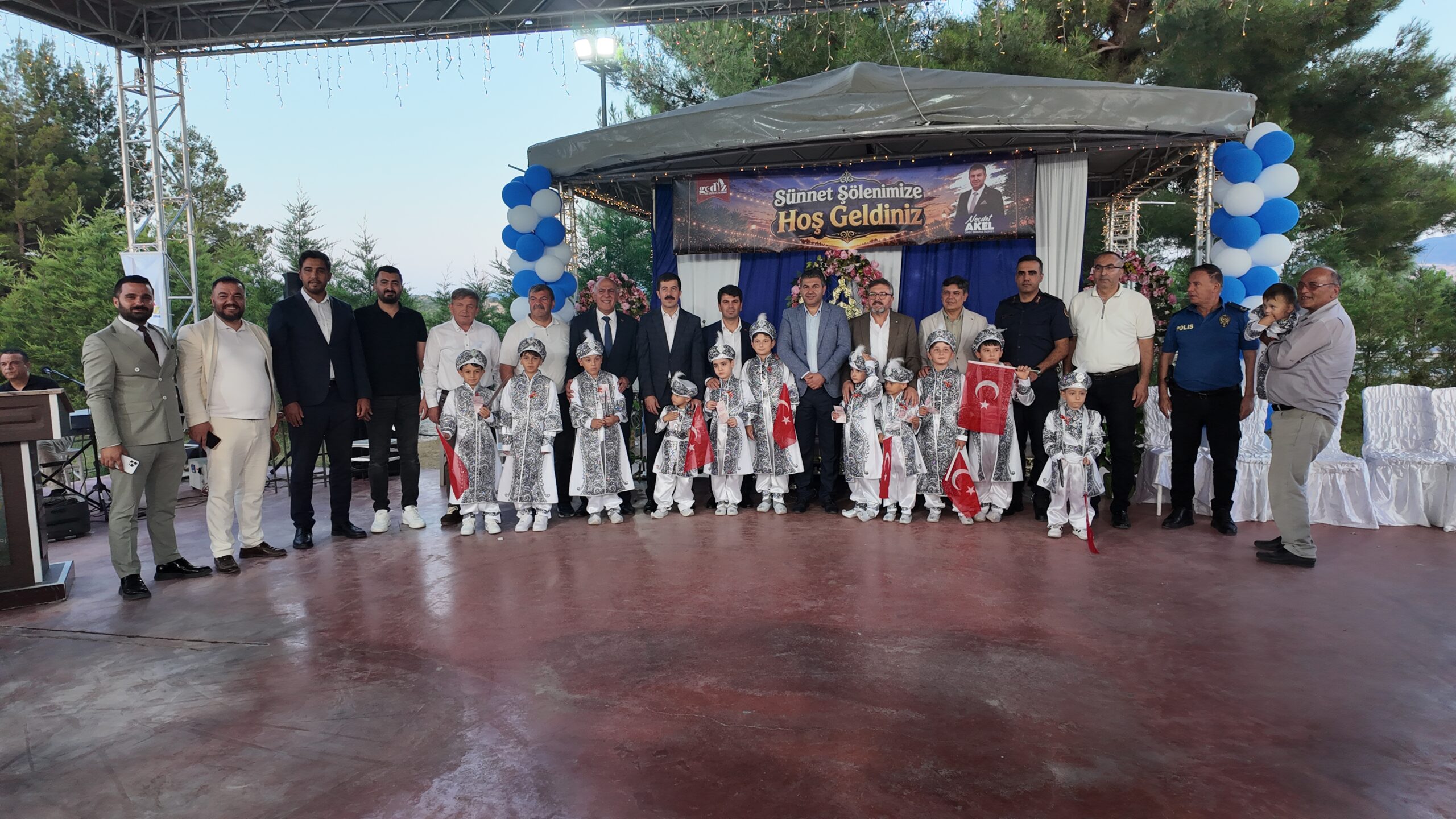 Gediz Tarhana Festivali’nde Coşkulu Sünnet Şöleni: 12 Çocuk Bayraklarla ve Konvoyla Uğurlandı