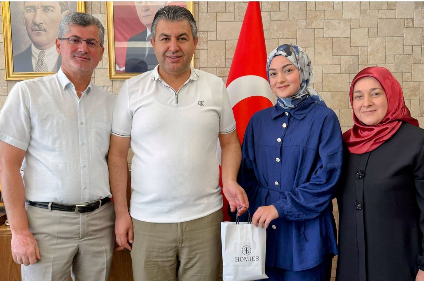 Gediz’in Gururu YKS Şampiyonlarına Başkan Akel’den Anlamlı Tebrik