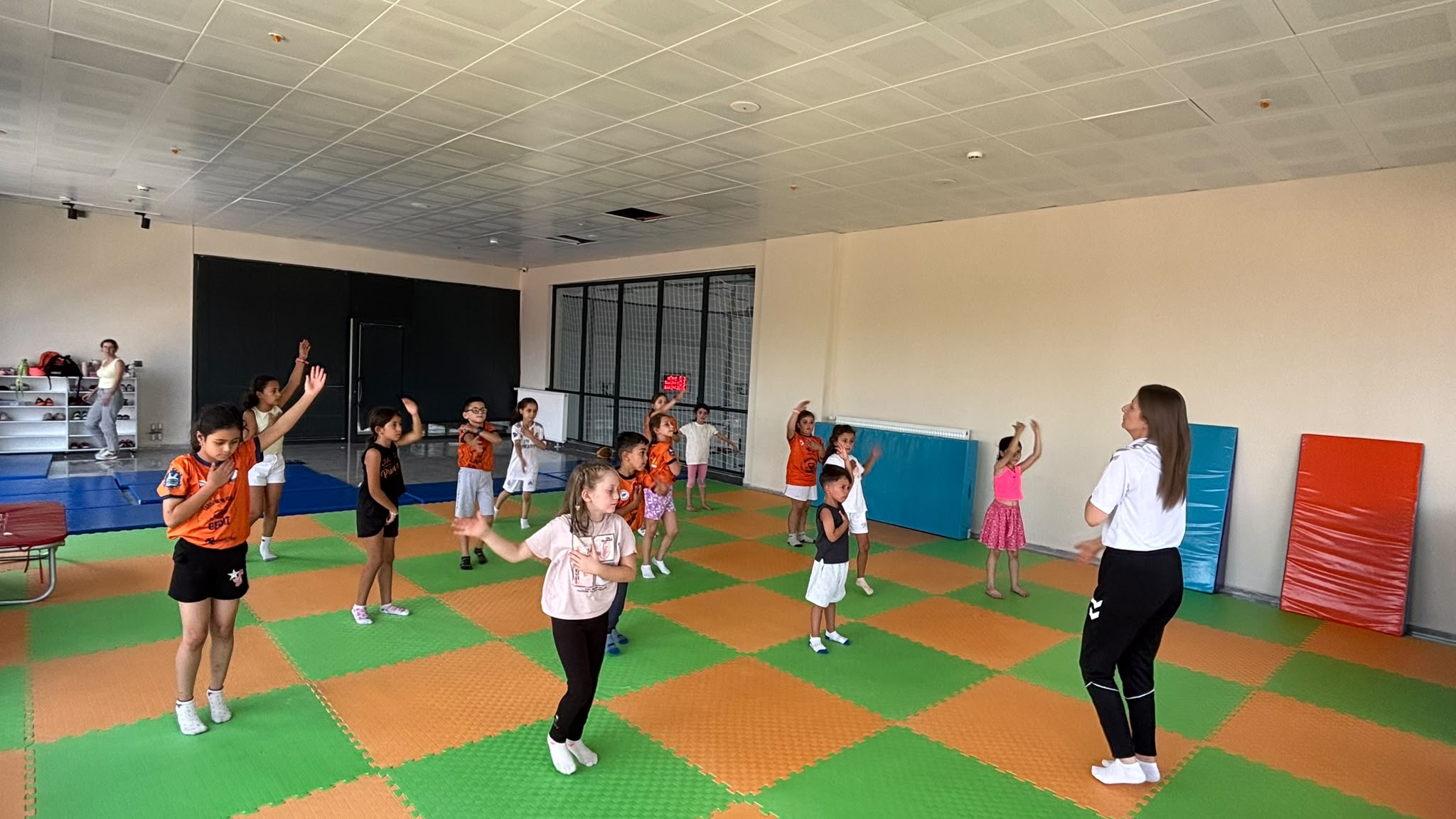 Gediz Belediyesi’nden Gençliğe Ve Spora Büyük Yatırım: Bin Öğrenciye Spor Eğitimi