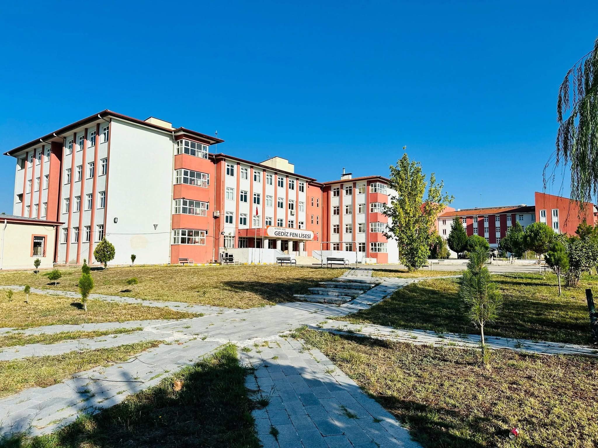 GEDİZ FEN LİSESİ’NDEN YKS 2026’DA BÜYÜK BAŞARI: 33 ÖĞRENCİ ÜNİVERSİTELİ OLDU