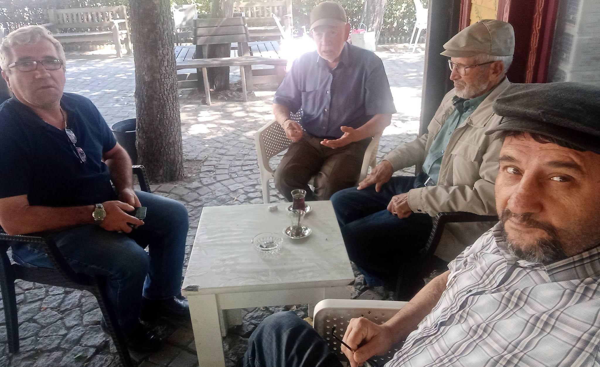 GEDİZ PAZARININ VAZGEÇİLMEZ GELENEĞİ: KÜTAHYA’DA ÇAY KÜLTÜRÜ VE DOST MECLİSLERİ
