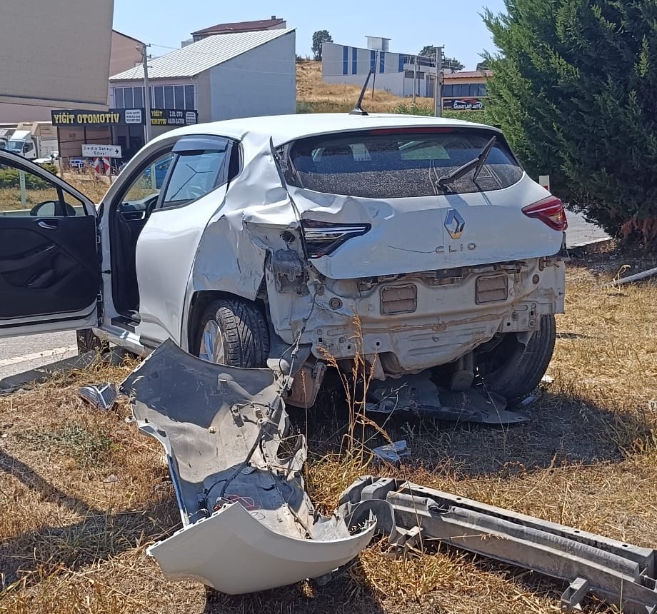 Gediz’de Çift Taraflı Yaralanmalı Trafik Kazası- 1 Yaralı