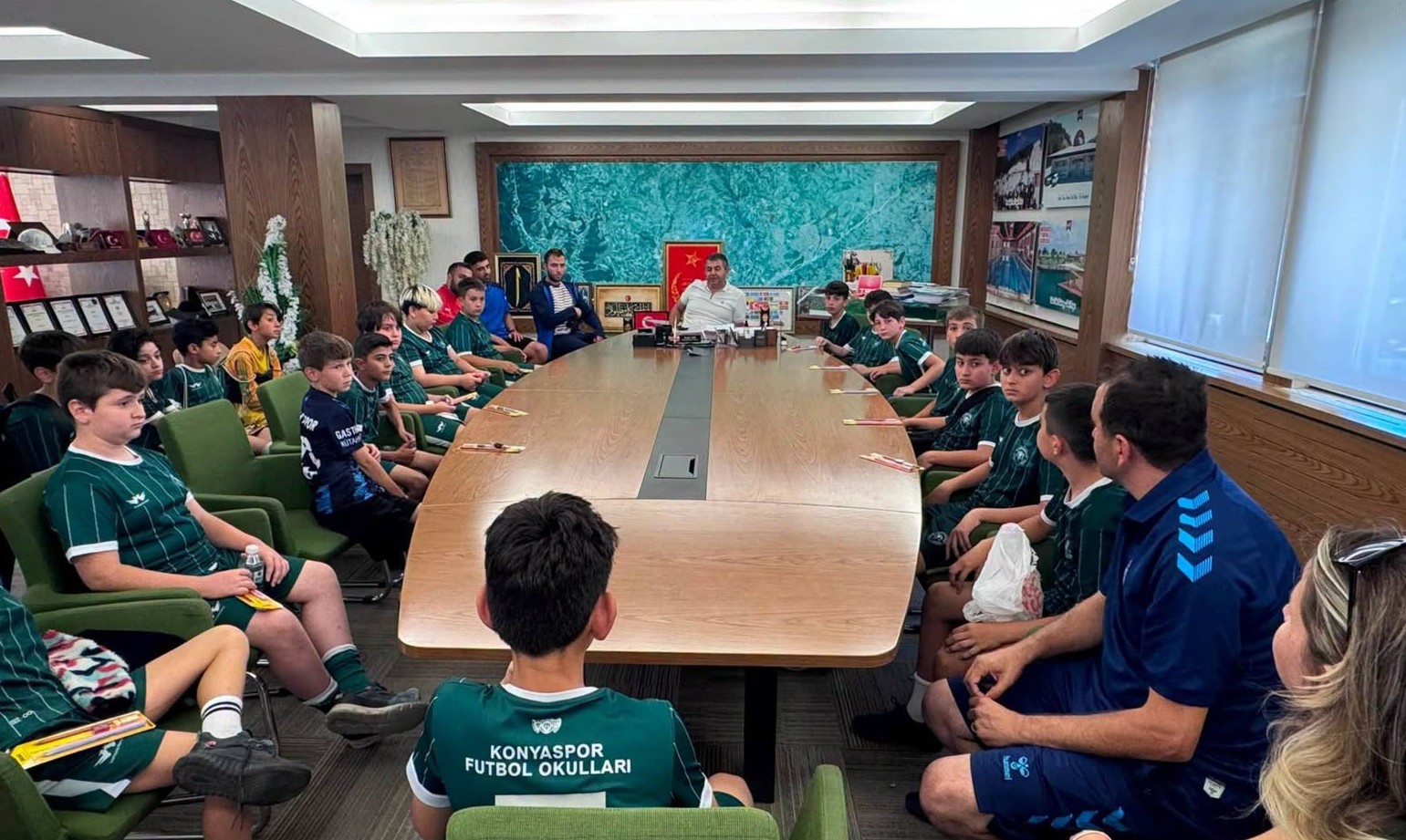 KONYASPOR FUTBOL OKULUNDAN BAŞKAN AKEL’E ZİYARET