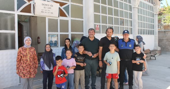 BELEDİYE BAŞKANI MUSTAFA ARSLAN’DAN KUR’AN KURSU ÖĞRENCİLERİNE DONDURMA İKRAMI