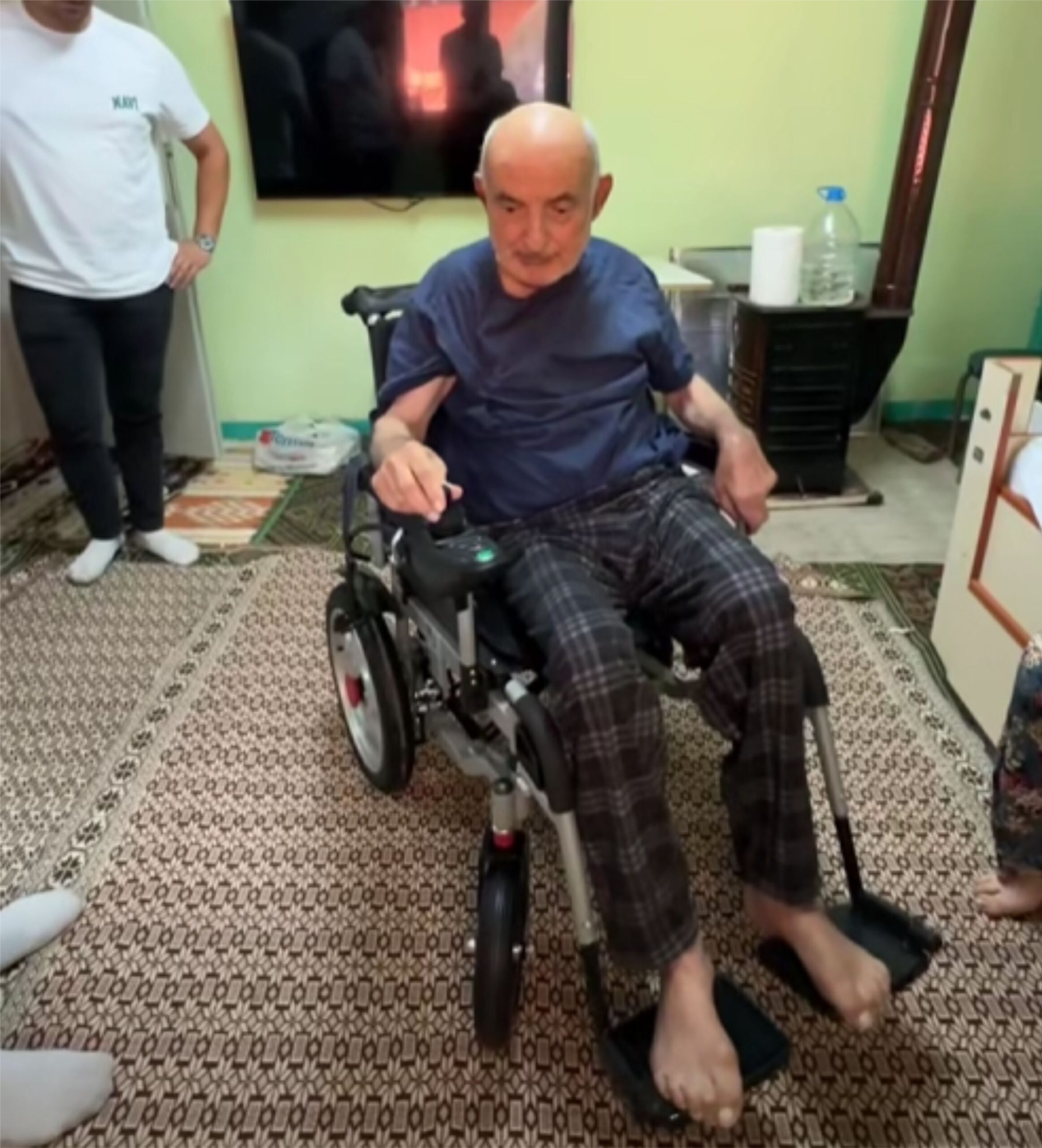 GEDİZ BELEDİYESİNDEN ANLAMLI DESTEK: RECEP ÜNVER TEKERLEKLİ SANDALYESİNE KAVUŞTU