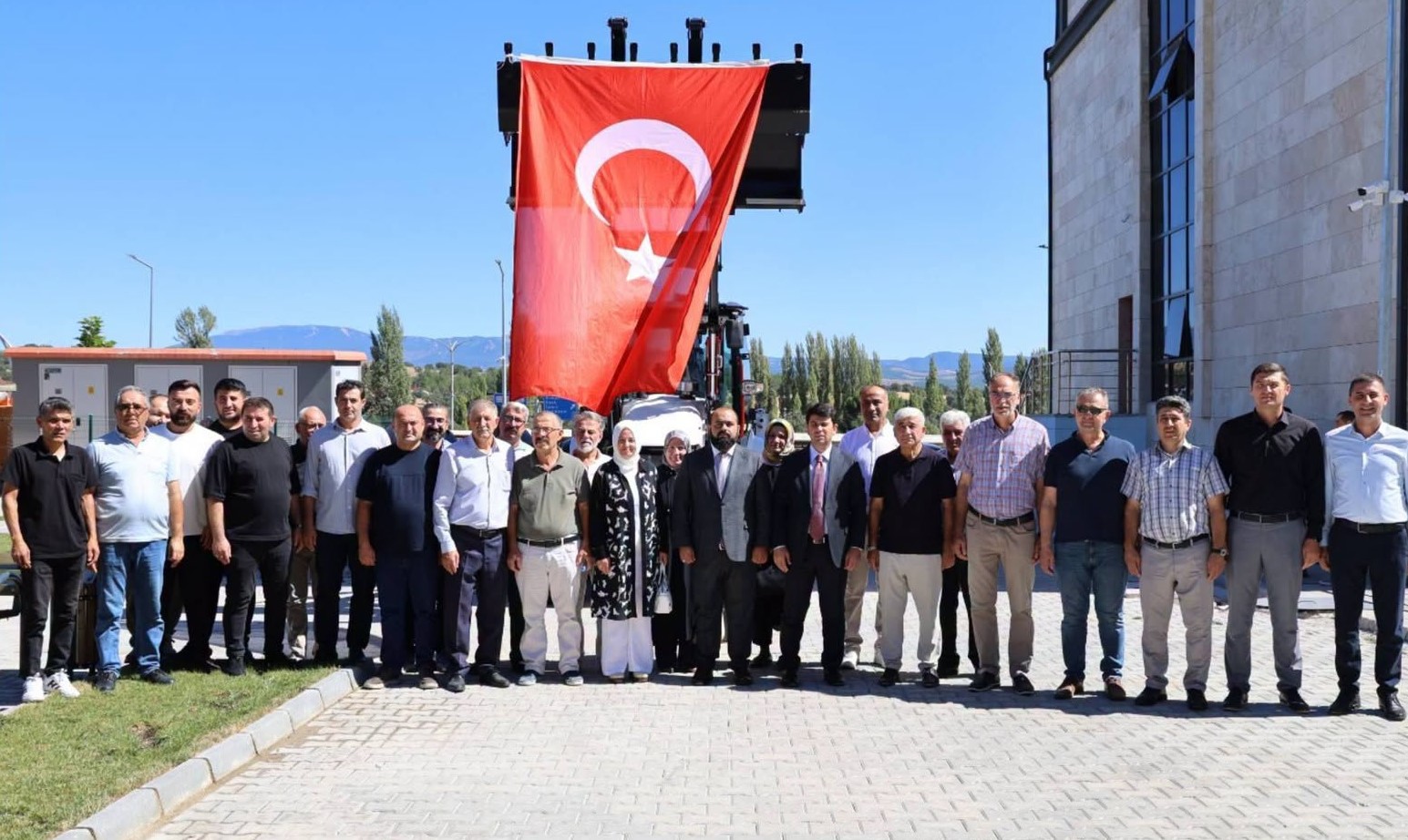 Gediz Köylere Hizmet Götürme Birliği’nden Kırsala Güçlü Hamle: Yeni İş Makinesi Hizmete Alındı!