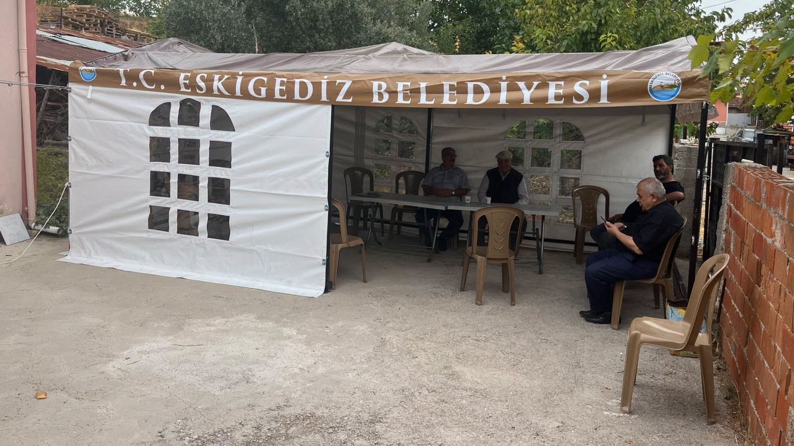 Eskigediz Belediyesi’nden Anlamlı Destek: Acılı Günlerinde Vatandaşların Yanında!