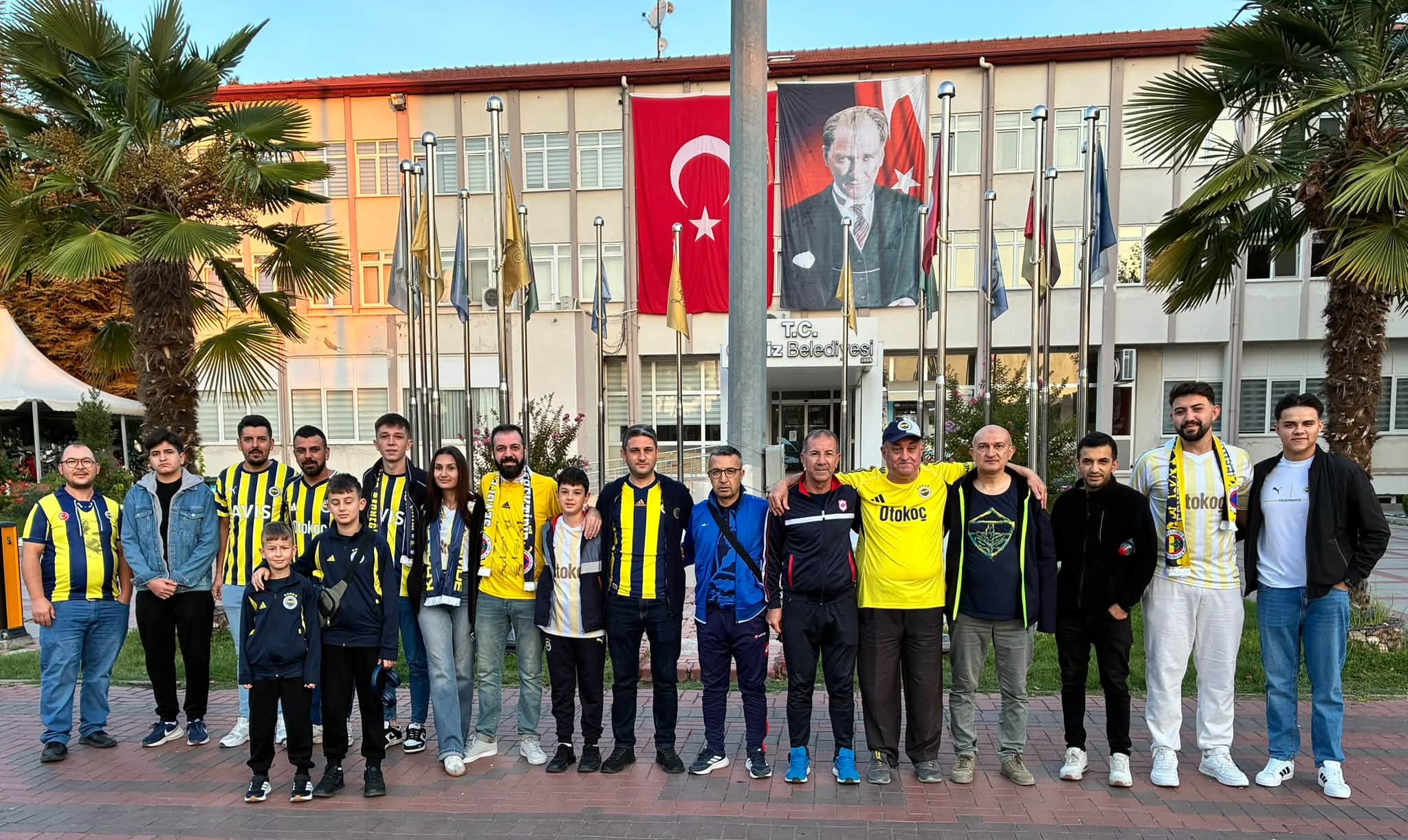 Gediz’in Renkli Simgesi Murat Çaylak Hayaline Kavuştu: İlk Kez Kadıköy’de Tribüne Çıktı!