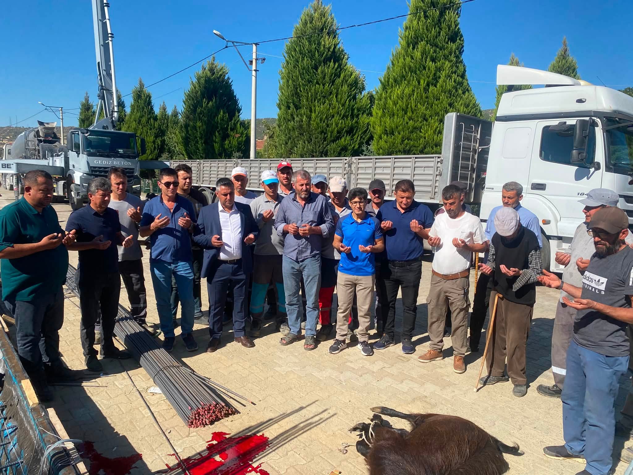 YENİKENT’TE TİCARİ HAYATA BÜYÜK KATKI: GÖLCÜK MAHALLESİ’NDE 15 DÜKKÂNLIK PROJENİN TEMELİ ATILDI