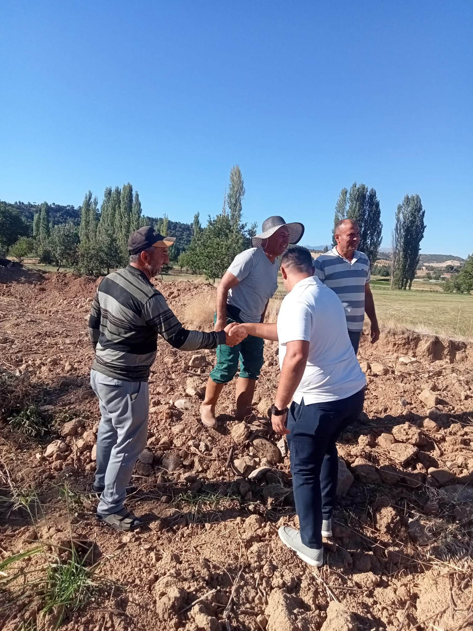 Yenikent Beldesinde Altyapı Hamlesi: Sobacılar Mahallesi’nin Kronik Yolu Yenileniyor!