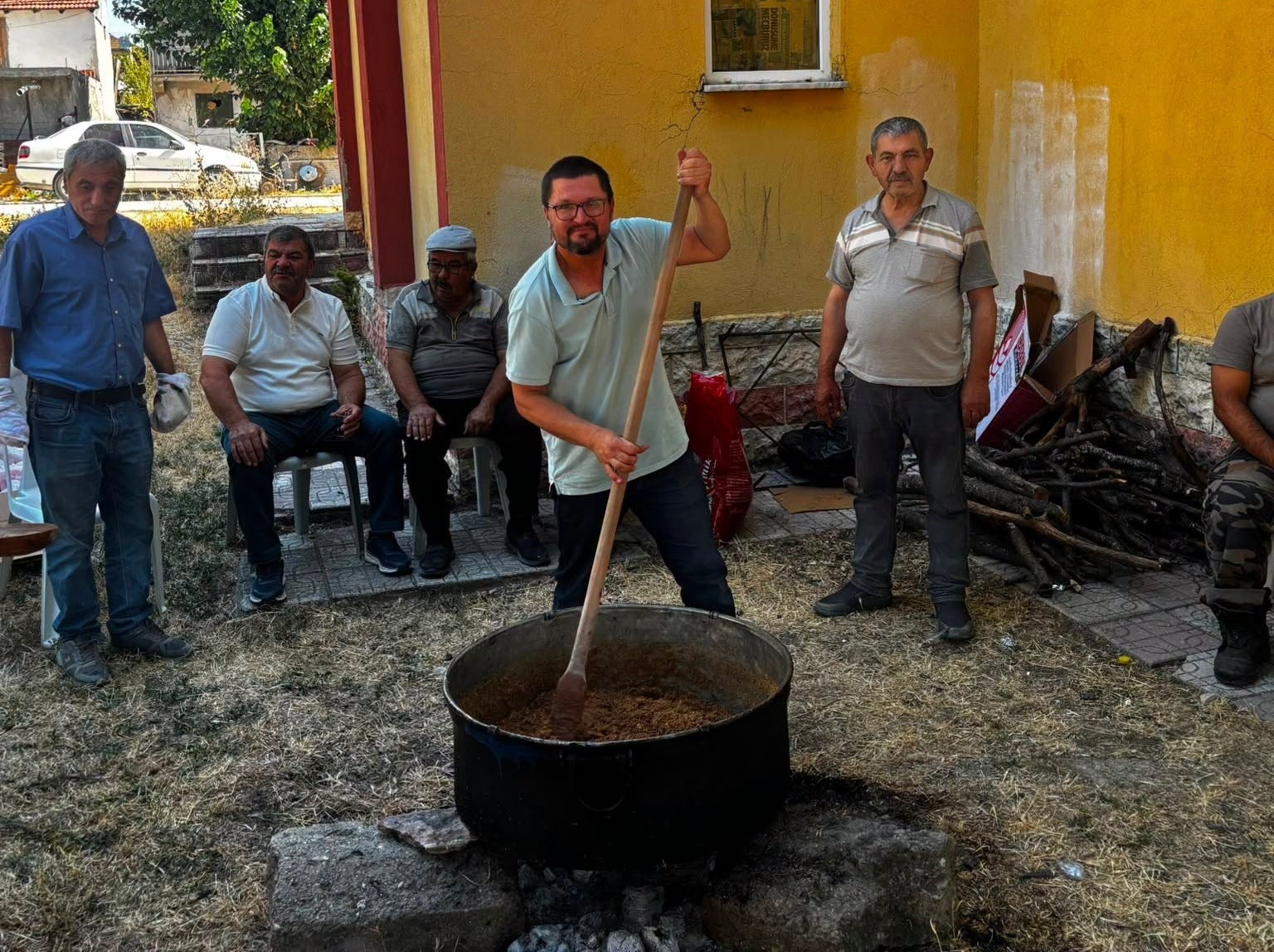 Eskigediz’de Dayanışma Ve Birlik Rüzgarı: Akçaalan Mahallesi “Kardeşlik Yemeği”nde Buluştu!