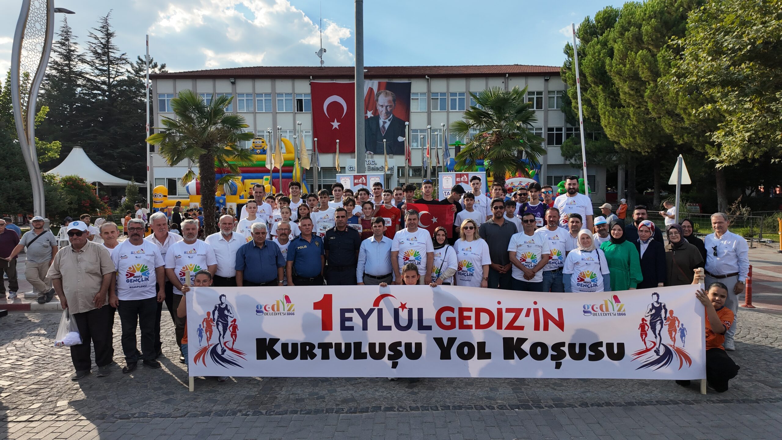 GEDİZ’DE KURTULUŞ COŞKUSU: 1 EYLÜL YOL KOŞUSU’NDA 5 KİLOMETRELİK ANLAMLI MÜCADELE