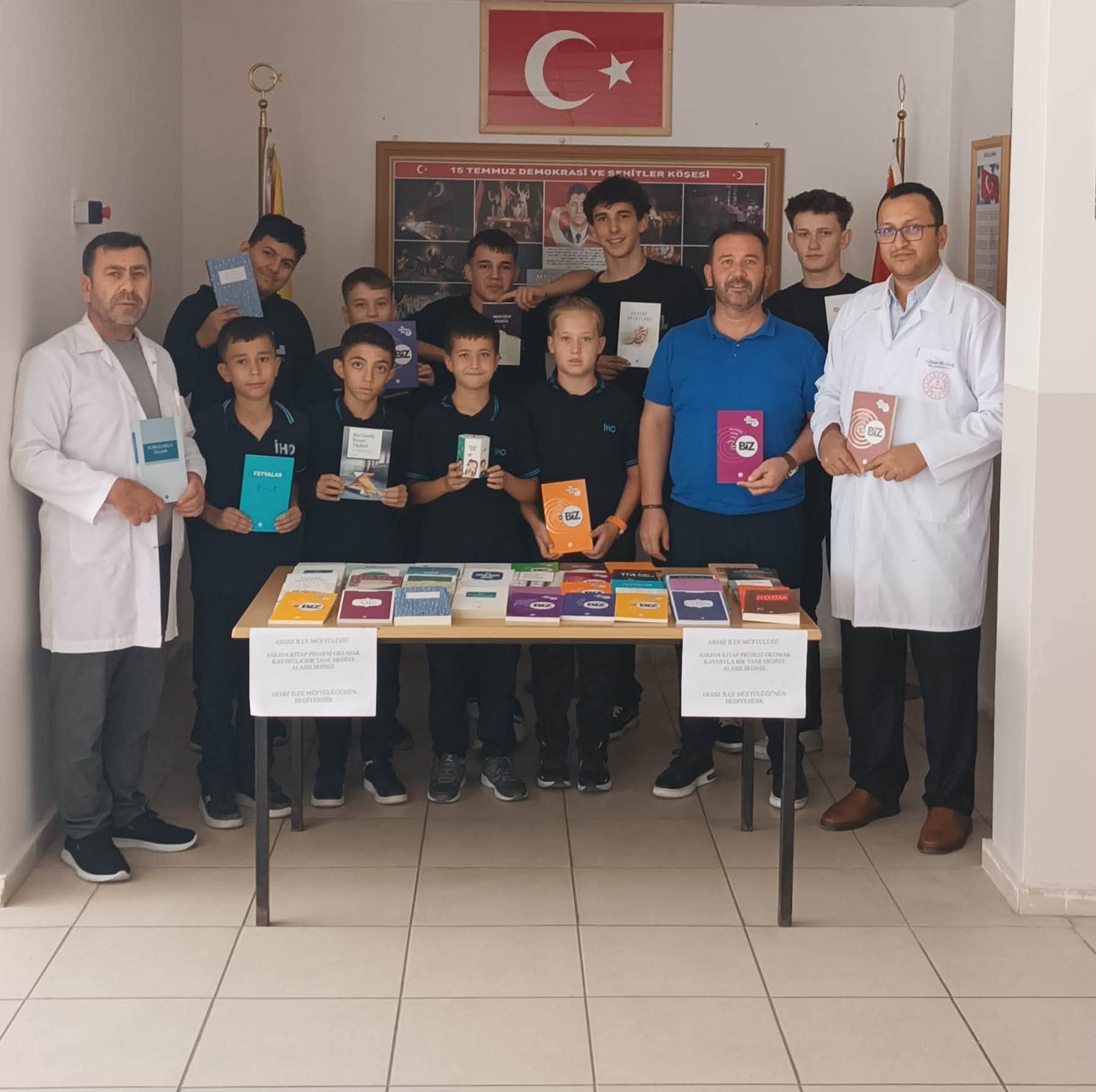 Gediz İlçe Müftülüğü’nden Gençlere Anlamlı Destek: “Askıda Kitap” Projesi Hayata Geçirildi!