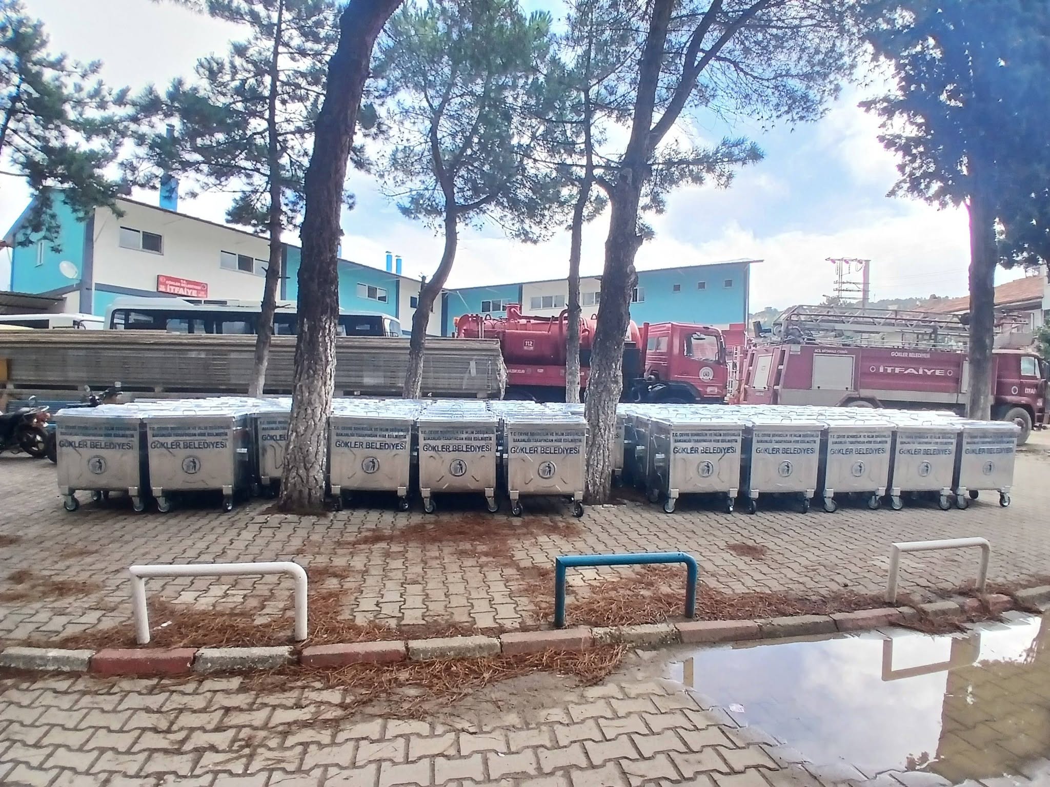 Gökler Beldesine Bakanlıktan Temizlik Desteği: Yeni Çöp Konteynerleri Hizmete Sunuldu