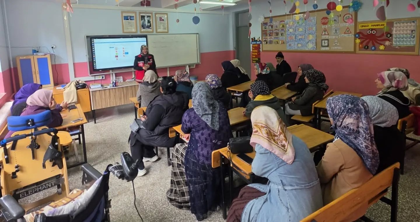 Gediz Sosyal Hizmet Merkezi’nden Velilere Yönelik Eğitim Hamlesi