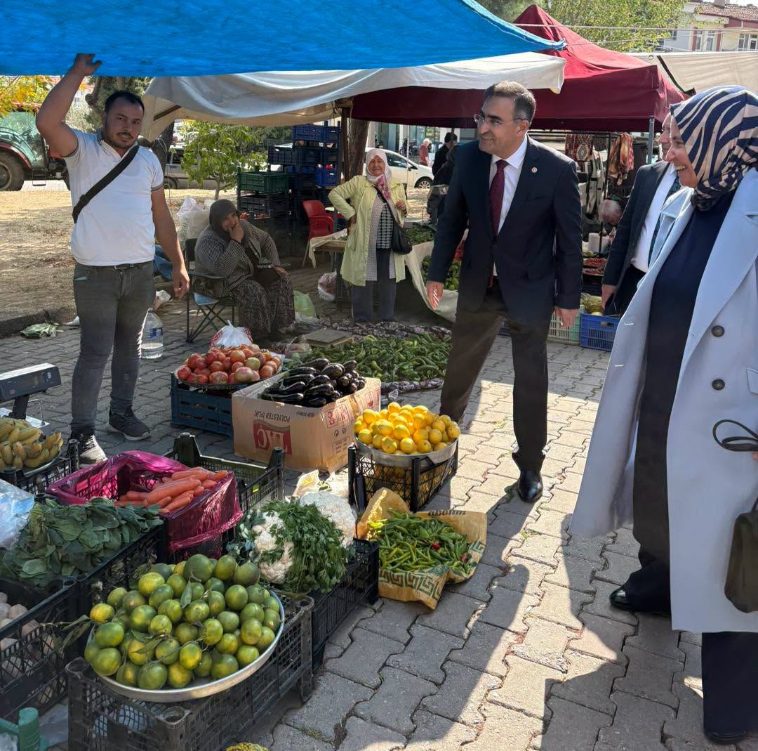 AK Parti Heyetinden Gediz’de Yoğun Saha Mesaisi: Yangın Mağduruna Ziyaret, Esnaf Buluşması ve Ev Konukluğu
