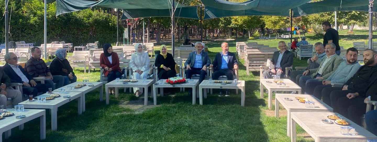 Cumhur İttifakı’ndan Gediz’de Birlik ve Beraberlik Mesajı: AK Parti Teşkilatından MHP’ye Tebrik Ziyareti