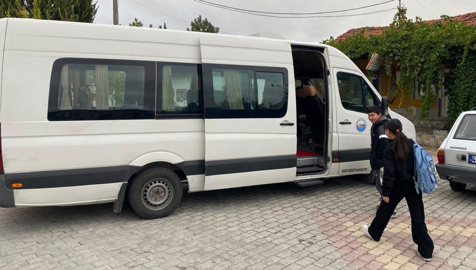 Eskigediz Beldesi’nde Öğrencilere Ücretsiz Servis Müjdesi: Eğitim Yolculuğuna Belediye Desteği